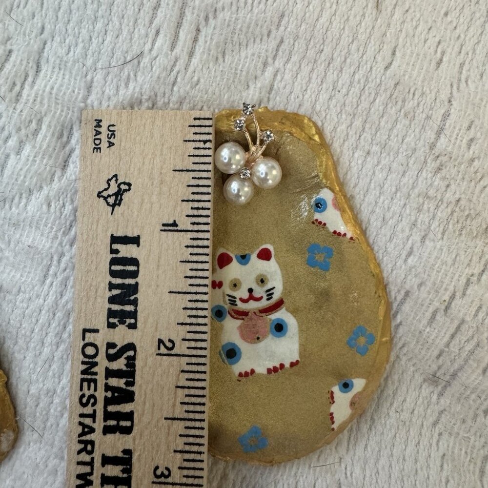 Set of 2 Handmade Decoupage Oyster Shell Trinket Dishes Lucky Cat pearl charm - Picture 8 of 8